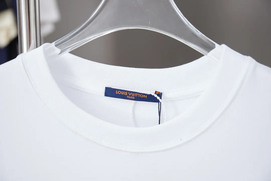 🅿️180 1V 25SS early spring new style Short sleeves with embroidered hot diamond letters Light luxury A must-have item for daily commuting for men and women Correct version Welcome to compare Detailed features · 320g 100% pure cotton double yarn jersey fabric · Special thickening in the same vat 32 pieces double-strand 1X1 thread · Imported Tajima machine embroidery petals . High temperature Australian imported colored diamonds · Double-needle sewing and cross-seam technology · Original main mark, washed tag, brand moisture-proof paper packaging Color: black/white Size: S/M/L/XL